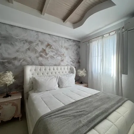 Almyra Apartment *